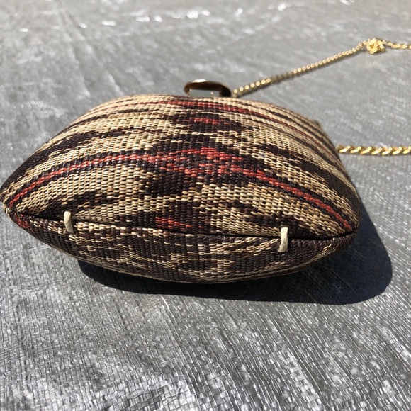 Handmade hand bag with gold tone chain - Picture 5 of 8